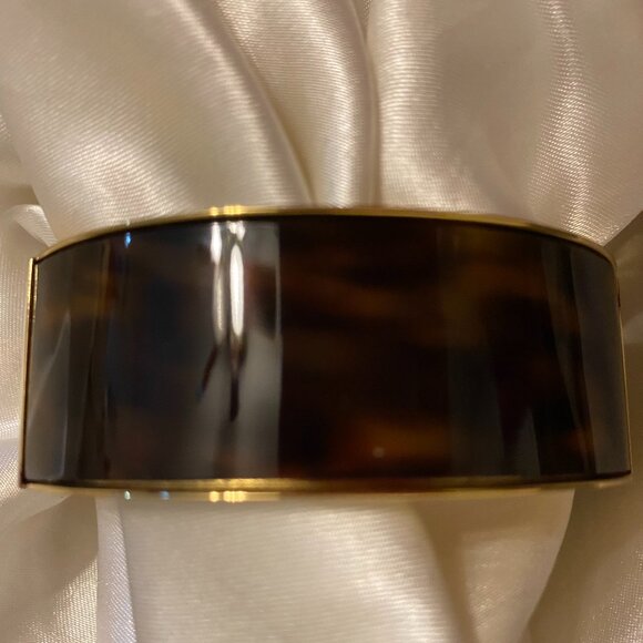 Michael Kors Tortoise Shell Print On Hinged Metal Bangle Bracelet. - Picture 7 of 8